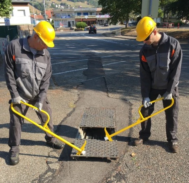 Le lève-plaques Télécom Nanovib® Leborgne® : un nouvel outil ergonomique pour préserver les agents de maintenance des réseaux Télécom contre les mauvaises postures